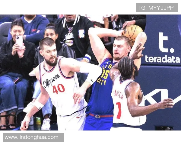 快船与活塞激战正酣现场直播全程回顾与精彩瞬间分析